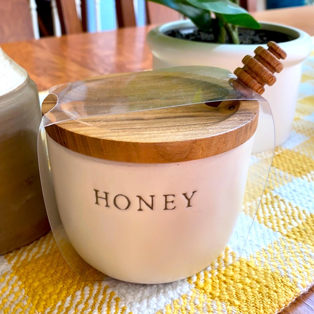 Magnolia Honey Pot with Wooden Drizzle NWT
